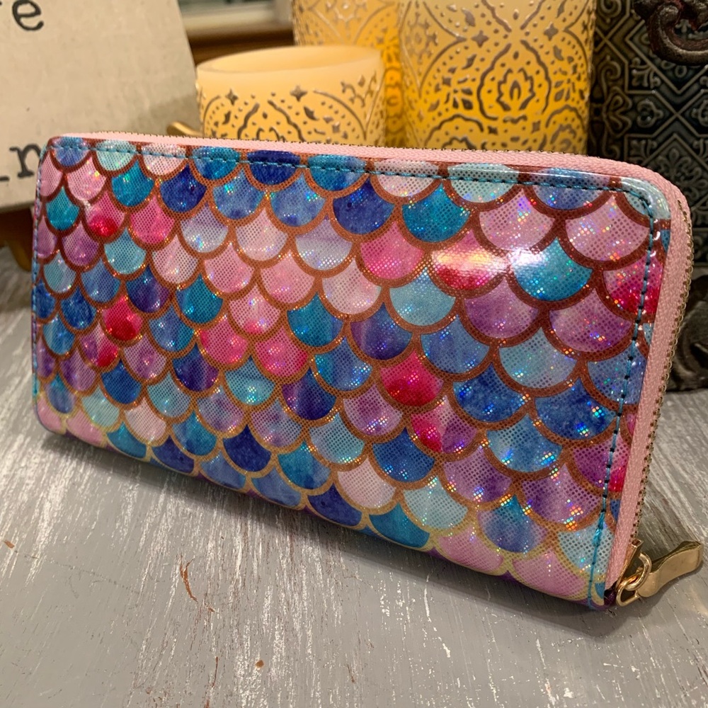 Mermaid scale patterned holographic pink blue gold zippered wallet - Picture 8 of 8